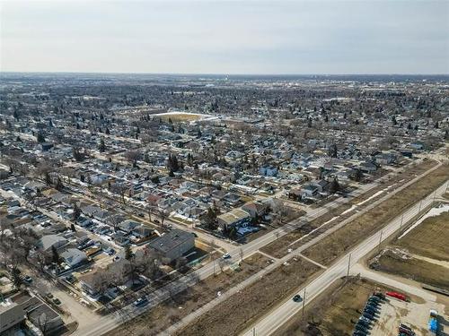 601 Prince Rupert Ave, Winnipeg, MB 