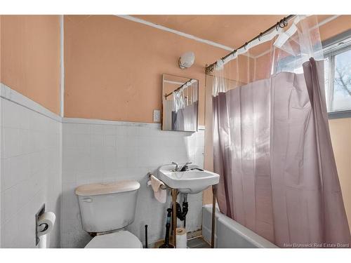 2 Copp St, Sackville, NB - Indoor Photo Showing Bathroom