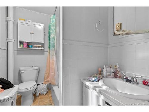 2 Copp St, Sackville, NB - Indoor Photo Showing Bathroom