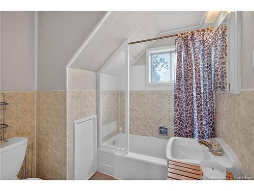 2 Copp St, Sackville, NB - Indoor Photo Showing Bathroom