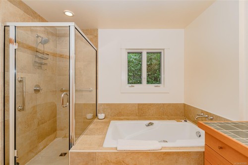 116 Acland Rd, Salt Spring, BC 