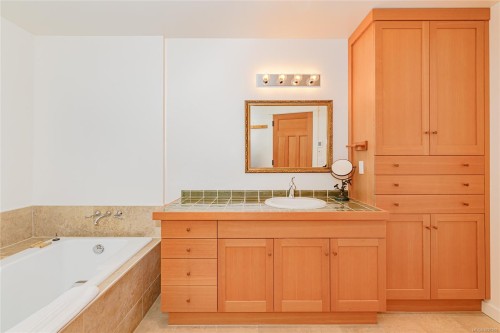 116 Acland Rd, Salt Spring, BC 