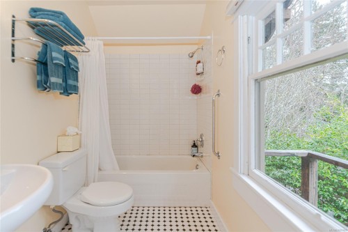 116 Acland Rd, Salt Spring, BC 