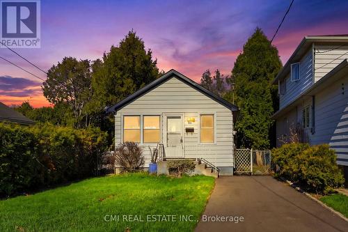 86 ADAIR AVENUE S  Hamilton, ON L8K 3S5