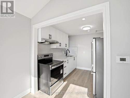 86 Adair Avenue S, Hamilton, ON - Indoor Photo Showing Kitchen