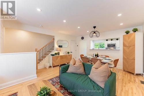 820 Grenon Avenue, Ottawa, ON - Indoor Photo Showing Living Room