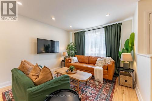 820 Grenon Avenue, Ottawa, ON - Indoor Photo Showing Living Room