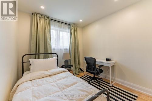 820 Grenon Avenue, Ottawa, ON - Indoor Photo Showing Bedroom