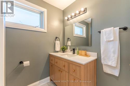 820 Grenon Avenue, Ottawa, ON - Indoor Photo Showing Bathroom