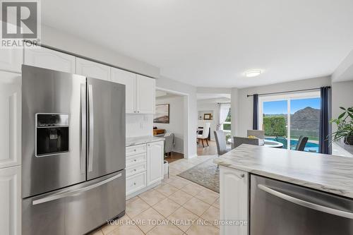 83 Atwood Avenue, Halton Hills, ON - Indoor Photo Showing Kitchen With Stainless Steel Kitchen