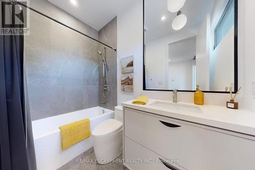 977 Gorton Avenue, Burlington, ON - Indoor Photo Showing Bathroom