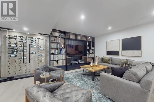 977 Gorton Avenue, Burlington, ON - Indoor Photo Showing Living Room