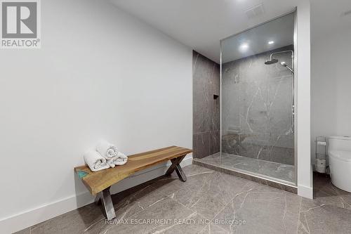 977 Gorton Avenue, Burlington, ON - Indoor