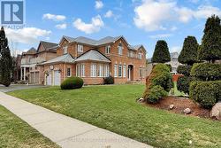 75 GLORIA CRESCENT Whitby, ON L1P 1V3