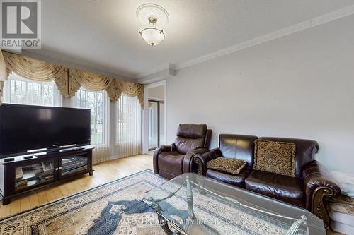 75 Gloria Crescent, Whitby, ON - Indoor Photo Showing Living Room