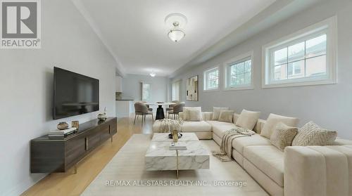 75 Gloria Crescent, Whitby, ON - Indoor Photo Showing Living Room