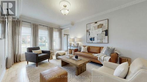 75 Gloria Crescent, Whitby, ON - Indoor Photo Showing Living Room