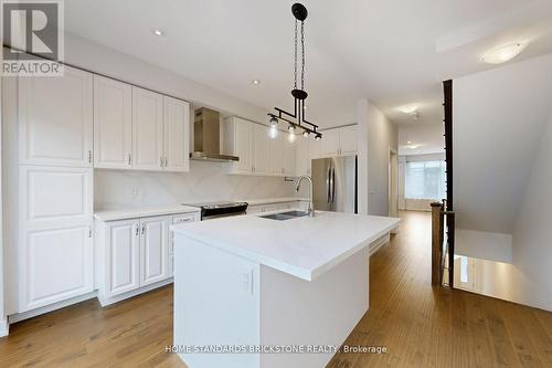215 Salterton Circle, Vaughan, ON - Indoor Photo Showing Kitchen