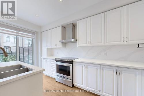 215 Salterton Circle, Vaughan, ON - Indoor Photo Showing Kitchen With Double Sink