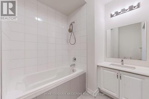 215 Salterton Circle, Vaughan, ON - Indoor Photo Showing Bathroom