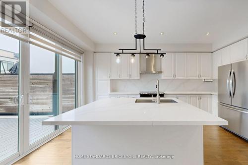 215 Salterton Circle, Vaughan, ON - Indoor Photo Showing Kitchen With Upgraded Kitchen