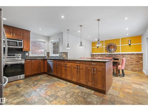 101 Westridge Rd Nw, Edmonton, AB - Indoor Photo Showing Kitchen