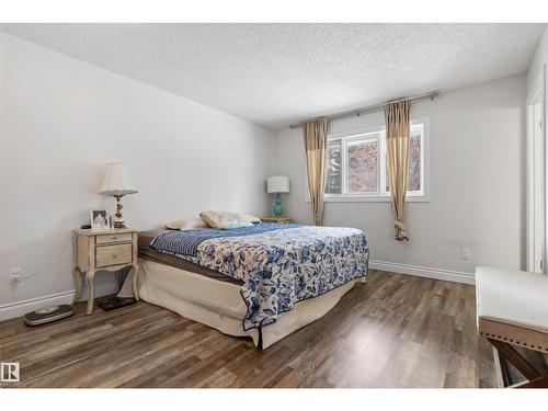 101 Westridge Rd Nw, Edmonton, AB - Indoor Photo Showing Bedroom