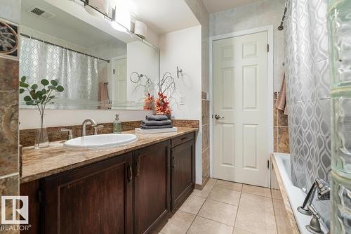 101 Westridge Rd Nw, Edmonton, AB - Indoor Photo Showing Bathroom