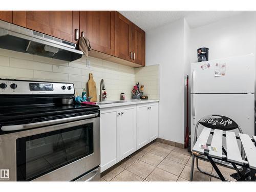 101 Westridge Rd Nw, Edmonton, AB - Indoor Photo Showing Kitchen