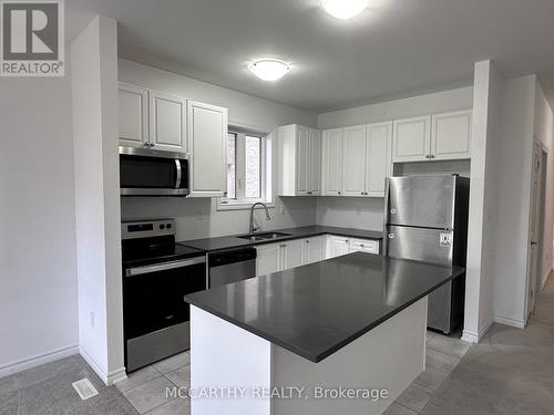 231 Ridley Crescent, Southgate, ON - Indoor Photo Showing Kitchen With Double Sink