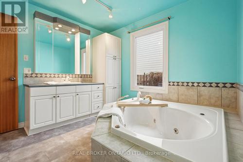 1294 Fernwood Drive, Ottawa, ON - Indoor Photo Showing Bathroom