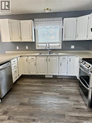 3317 Eagle Crescent, Prince Albert, SK - Indoor Photo Showing Kitchen With Double Sink