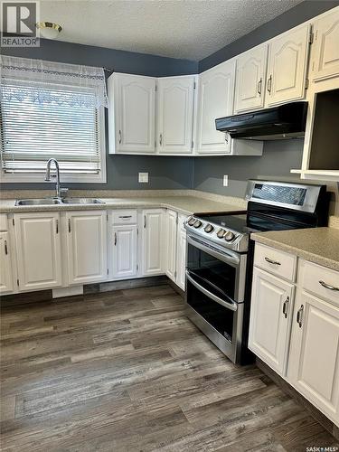 3317 Eagle Crescent, Prince Albert, SK - Indoor Photo Showing Kitchen With Double Sink