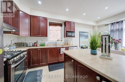 20 Everett Street, Markham, ON - Indoor Photo Showing Kitchen With Double Sink
