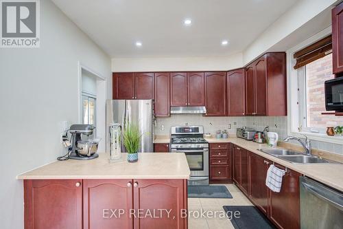 20 Everett Street, Markham, ON - Indoor Photo Showing Kitchen With Double Sink