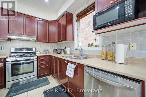 20 Everett Street, Markham, ON - Indoor Photo Showing Kitchen With Double Sink