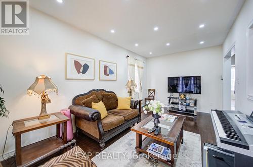 20 Everett Street, Markham, ON - Indoor Photo Showing Living Room