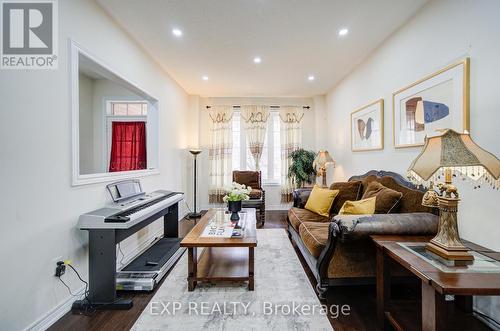 20 Everett Street, Markham, ON - Indoor Photo Showing Living Room