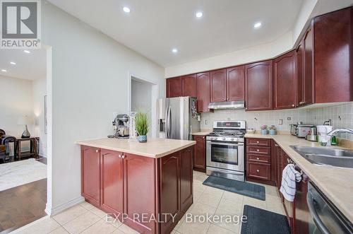 20 Everett Street, Markham, ON - Indoor Photo Showing Kitchen With Double Sink