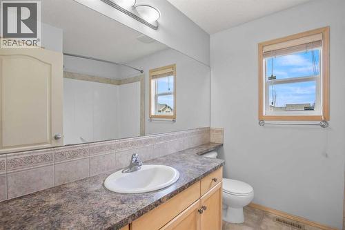 1 Ivey Close, Red Deer, AB - Indoor Photo Showing Bathroom