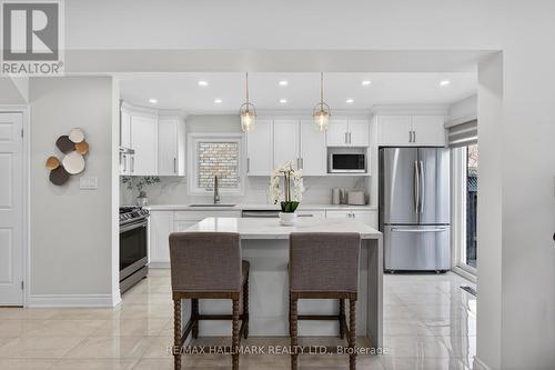 5733 Tayside Crescent, Mississauga, ON - Indoor Photo Showing Kitchen With Stainless Steel Kitchen With Upgraded Kitchen