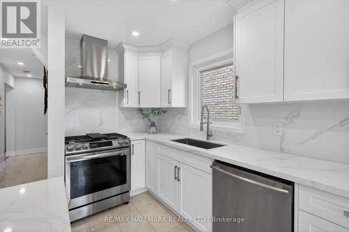 5733 Tayside Crescent, Mississauga, ON - Indoor Photo Showing Kitchen With Stainless Steel Kitchen