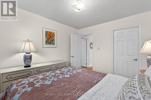 5733 Tayside Crescent, Mississauga, ON - Indoor Photo Showing Bedroom