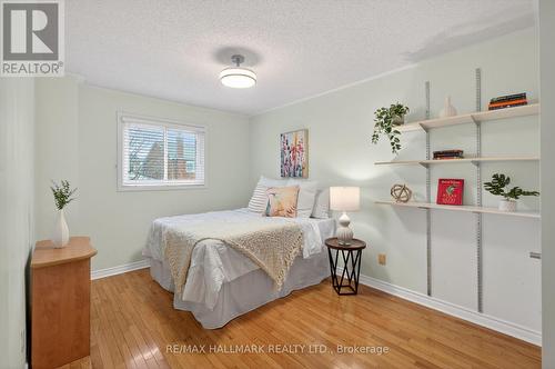 5733 Tayside Crescent, Mississauga, ON - Indoor Photo Showing Bedroom
