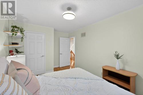 5733 Tayside Crescent, Mississauga, ON - Indoor Photo Showing Bedroom