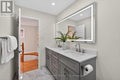 5733 Tayside Crescent, Mississauga, ON - Indoor Photo Showing Bathroom