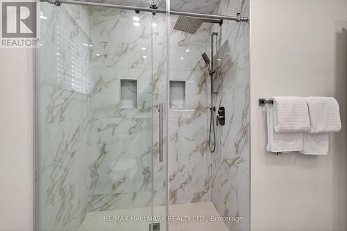 5733 Tayside Crescent, Mississauga, ON - Indoor Photo Showing Bathroom