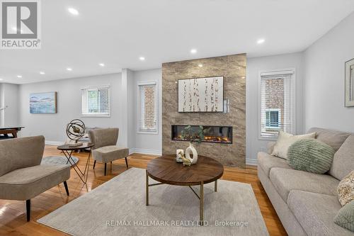 5733 Tayside Crescent, Mississauga, ON - Indoor Photo Showing Living Room With Fireplace
