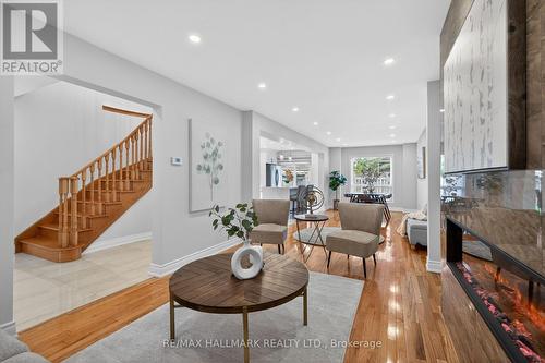 5733 Tayside Crescent, Mississauga, ON - Indoor Photo Showing Living Room With Fireplace