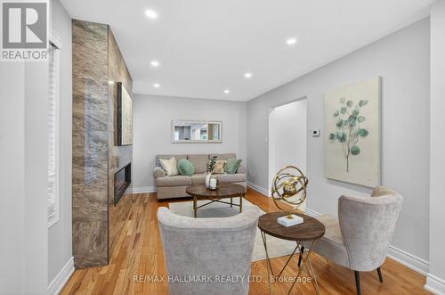 5733 Tayside Crescent, Mississauga, ON - Indoor Photo Showing Living Room With Fireplace
